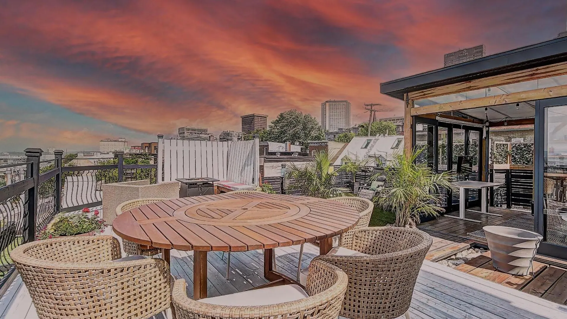 Amazing Private Rooftop And Central Location Québec Apartment